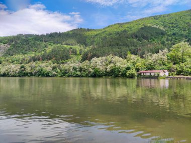 Pancharevo Gölü Bahar Manzarası, Sofya Şehir Bölgesi, Bulgaristan