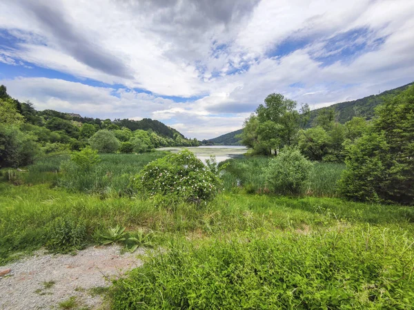 Voorjaar Landschap Van Pancharevo Meer Sofia Stad Regio Bulgarije — Stockfoto