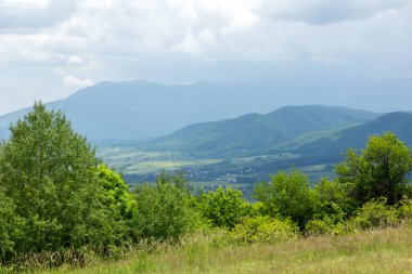 Lyulin Dağı 'nın bahar manzarası, Sofya Şehir Bölgesi, Bulgaristan