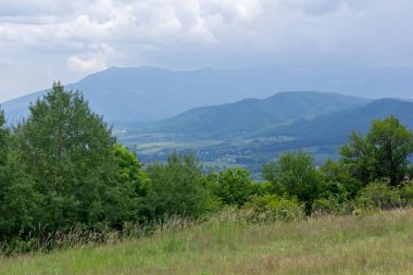 Lyulin Dağı 'nın bahar manzarası, Sofya Şehir Bölgesi, Bulgaristan