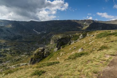 Bulgaristan 'ın Yedi Rila Gölü yakınlarındaki Rila Mountan' ın inanılmaz manzarası