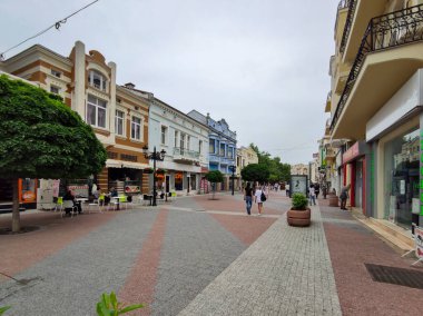 PLOVDIV, BULGARIA - 19 Mayıs 2020: Bulgaristan 'ın Plovdiv kentinde Glavnata olarak bildiğim Knyaz Alexander caddesi