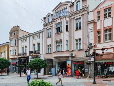 PLOVDIV, BULGARIA - 19 Mayıs 2020: Bulgaristan 'ın Plovdiv kentinde Glavnata olarak bildiğim Knyaz Alexander caddesi