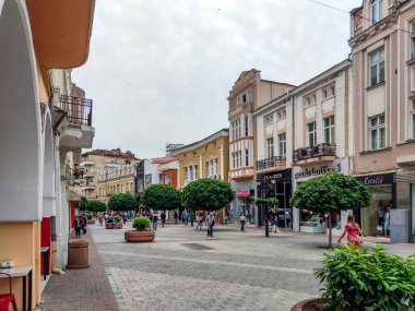 PLOVDIV, BULGARIA - 19 Mayıs 2020: Bulgaristan 'ın Plovdiv kentinde Glavnata olarak bildiğim Knyaz Alexander caddesi