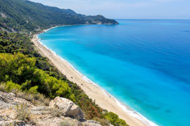 Kokkinos Vrachos Sahili, Lefkada, İyon Adaları 'nın mavi suları manzarası, Yunanistan