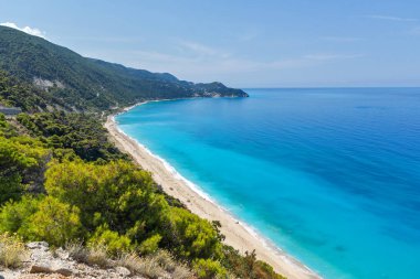Kokkinos Vrachos Sahili, Lefkada, İyon Adaları 'nın mavi suları manzarası, Yunanistan