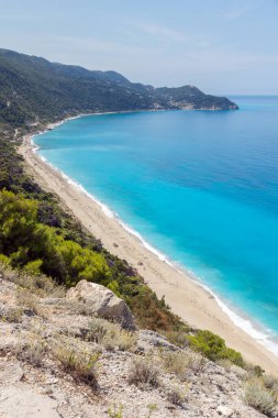 Kokkinos Vrachos Sahili, Lefkada, İyon Adaları 'nın mavi suları manzarası, Yunanistan