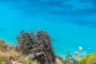 Kokkinos Vrachos Sahili, Lefkada, İyon Adaları 'nın mavi suları manzarası, Yunanistan