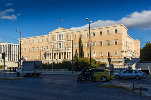 ATİNA, GREECE - 19 Ocak 2017: Atina, Attica, Yunanistan 'daki Yunan parlamentosu