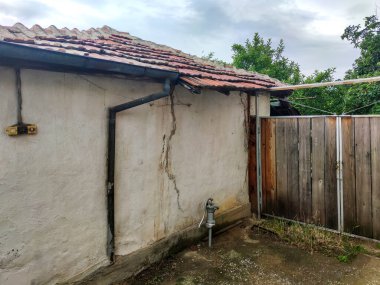 TSALAPITSA, BULGARIA - 16 Temmuz 2020: Bulgaristan 'ın Filibe Bölgesi' nin Tsalapitsa köyündeki Tipik Evler