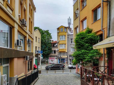 PLOVDIV, BULGARIA - 19 Mayıs 2020: Bulgaristan 'ın Plovdiv kentinin yaya caddesindeki evler