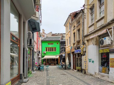 PLOVDIV, BULGARIA - 19 Mayıs 2020: Bulgaristan 'ın Plovdiv kentinin yaya caddesindeki evler