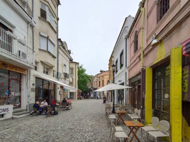 PLOVDIV, BULGARIA - 19 Mayıs 2020: Bulgaristan 'ın Plovdiv kentinin yaya caddesindeki evler