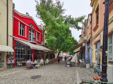 PLOVDIV, BULGARIA - 19 Mayıs 2020: Bulgaristan 'ın Plovdiv kentinin yaya caddesindeki evler