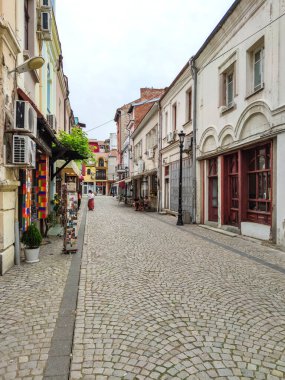 PLOVDIV, BULGARIA - 19 Mayıs 2020: Bulgaristan 'ın Plovdiv kentinin yaya caddesindeki evler