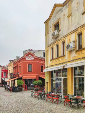 PLOVDIV, BULGARIA - 19 Mayıs 2020: Bulgaristan 'ın Plovdiv kentinin yaya caddesindeki evler
