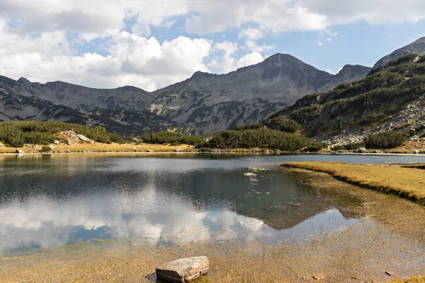 Jesienny Krajobraz Jeziora Muratovo Szczytu Banderishlki Chukar Pirin Mountain Bułgaria — Zdjęcie stockowe