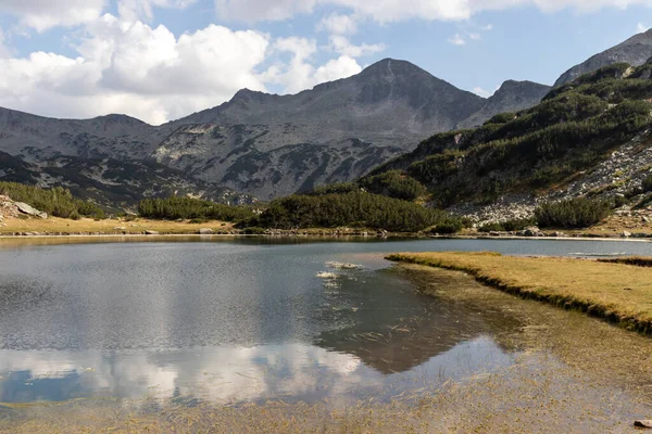 Jesienny Krajobraz Jeziora Muratovo Szczytu Banderishlki Chukar Pirin Mountain Bułgaria — Zdjęcie stockowe