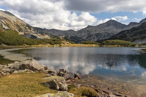 Jesienny Krajobraz Jeziora Muratovo Szczytu Banderishlki Chukar Pirin Mountain Bułgaria — Zdjęcie stockowe