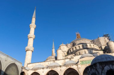 İSTANBUL, TURKEY - 27 Temmuz 2019: İstanbul, Türkiye 'deki Sultan Ahmed Camii Mavi Cami olarak bilinir