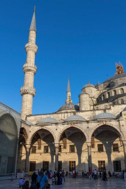 İSTANBUL, TURKEY - 27 Temmuz 2019: İstanbul, Türkiye 'deki Sultan Ahmed Camii Mavi Cami olarak bilinir
