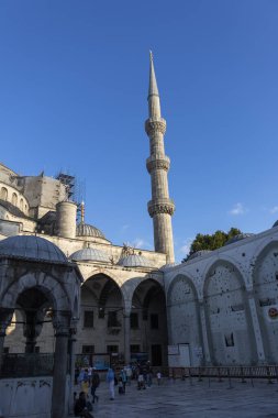İSTANBUL, TURKEY - 27 Temmuz 2019: İstanbul, Türkiye 'deki Sultan Ahmed Camii Mavi Cami olarak bilinir