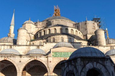 İSTANBUL, TURKEY - 27 Temmuz 2019: İstanbul, Türkiye 'deki Sultan Ahmed Camii Mavi Cami olarak bilinir