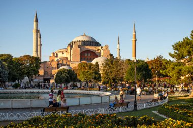 İSTANBUL, TURKEY - 27 Temmuz 2019: İstanbul, Türkiye 'deki Ayasofya Müzesi' nin günbatımı