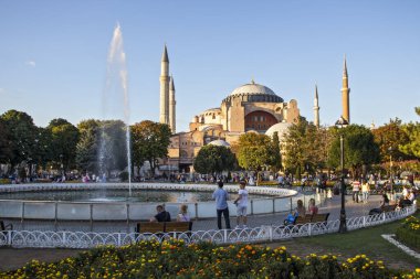 İSTANBUL, TURKEY - 27 Temmuz 2019: İstanbul, Türkiye 'deki Ayasofya Müzesi' nin günbatımı