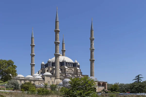 Edirne, Türkiye - 28 Temmuz 2019: Mimar Sinan tarafından 1569 ve 1575 yılları arasında Türkiye 'nin Doğu Trakya kentindeki Selimiye Camii' nde inşa edildi.