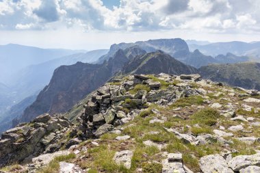 Büyük (Golyam) Kupen zirvesi yakınlarındaki manzara, Rila Dağı, Bulgaristan