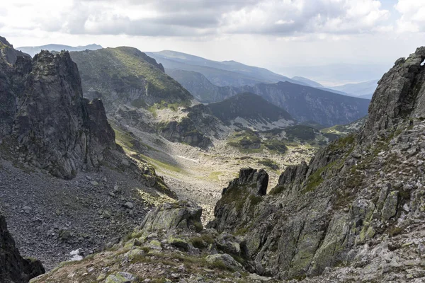 ブルガリアのリラ山クッペン峰近くの風景 — ストック写真