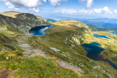 Yedi Rila Gölünün panoramik manzarası, Rila Dağı, Bulgaristan