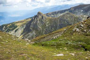Bulgaristan 'ın Yedi Rila Gölü yakınlarındaki Rila Mountan' ın Yaz Manzarası