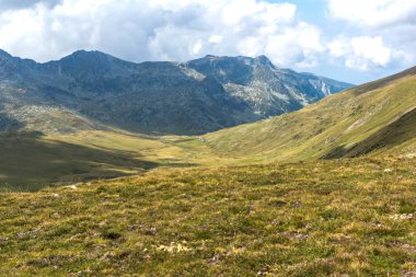Bulgaristan 'ın Yedi Rila Gölü yakınlarındaki Rila Mountan' ın Yaz Manzarası