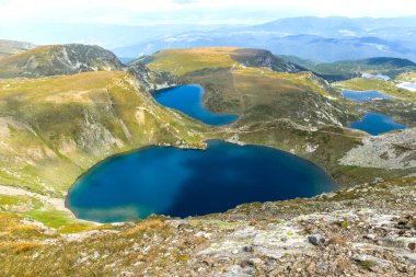 Yedi Rila Gölünün panoramik manzarası, Rila Dağı, Bulgaristan