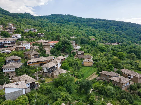 Letecký Pohled Vesnici Kovachevitsa Autentickými Domy Devatenáctého Století Blagoevgrad Region — Stock fotografie