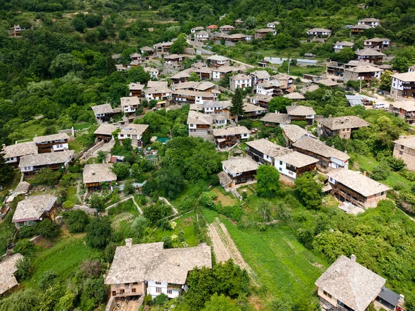 Bulgaristan Blagoevgrad Bölgesi Otantik Yüzyıl Evleriyle Kovaçevitsa Köyü Nün Havadan — Stok fotoğraf