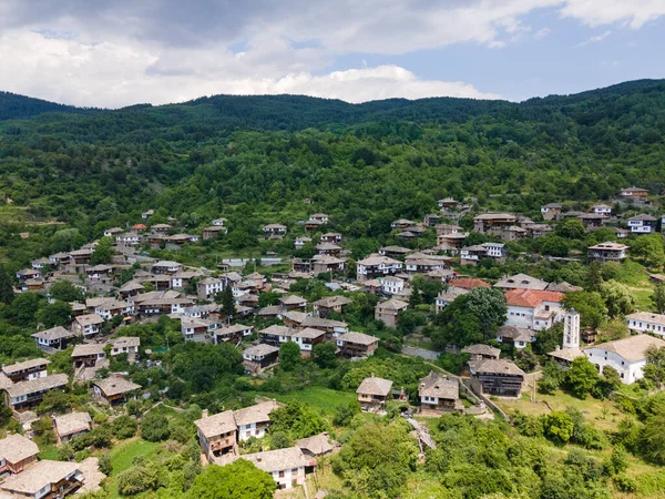 保加利亚Blagoevgrad地区Kovachevitsa村的空中景观 — 图库照片