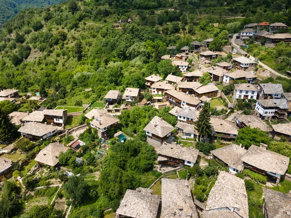 Letecký Pohled Vesnici Kovachevitsa Autentickými Domy Devatenáctého Století Blagoevgrad Region — Stock fotografie