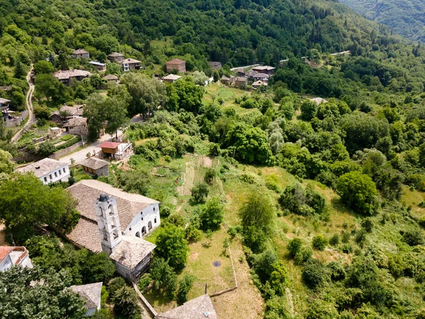 Bulgaristan Blagoevgrad Bölgesi Otantik Yüzyıl Evleriyle Kovaçevitsa Köyü Nün Havadan — Stok fotoğraf