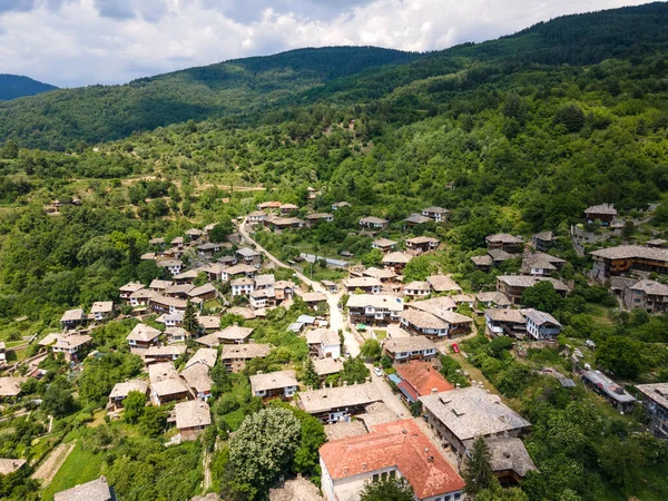 Letecký Pohled Vesnici Kovachevitsa Autentickými Domy Devatenáctého Století Blagoevgrad Region — Stock fotografie