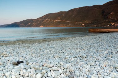 Yunanistan 'ın İyon Adaları' ndaki Vasiliki, Lefkada köyünde inanılmaz bir gün batımı yaşanıyor.