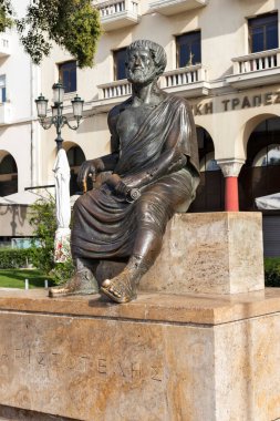 Selanik, Yunanistan - 22 Eylül 2019: Yunanistan 'ın Orta Makedonya kentindeki Aristo Meydanı' nda Aristo Heykeli