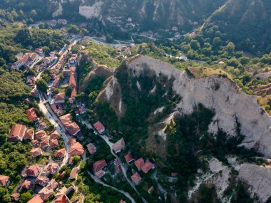 Bulgaristan 'ın Blagoevgrad bölgesinin tarihi Melnik kasabasının hava manzarası