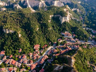 Bulgaristan 'ın Blagoevgrad bölgesinin tarihi Melnik kasabasının hava manzarası