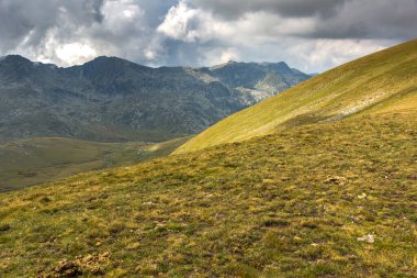 Bulgaristan 'ın Yedi Rila Gölü yakınlarındaki Rila Mountan' ın Yaz Manzarası
