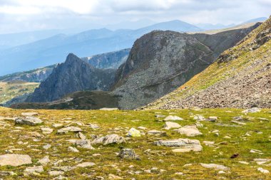 Bulgaristan 'ın Yedi Rila Gölü yakınlarındaki Rila Mountan' ın Yaz Manzarası