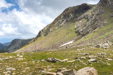 Bulgaristan 'ın Yedi Rila Gölü yakınlarındaki Rila Mountan' ın Yaz Manzarası