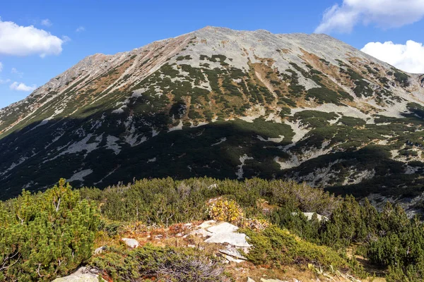 ブルガリア ピリン山のムラトヴォ湖周辺の秋の風景 — ストック写真